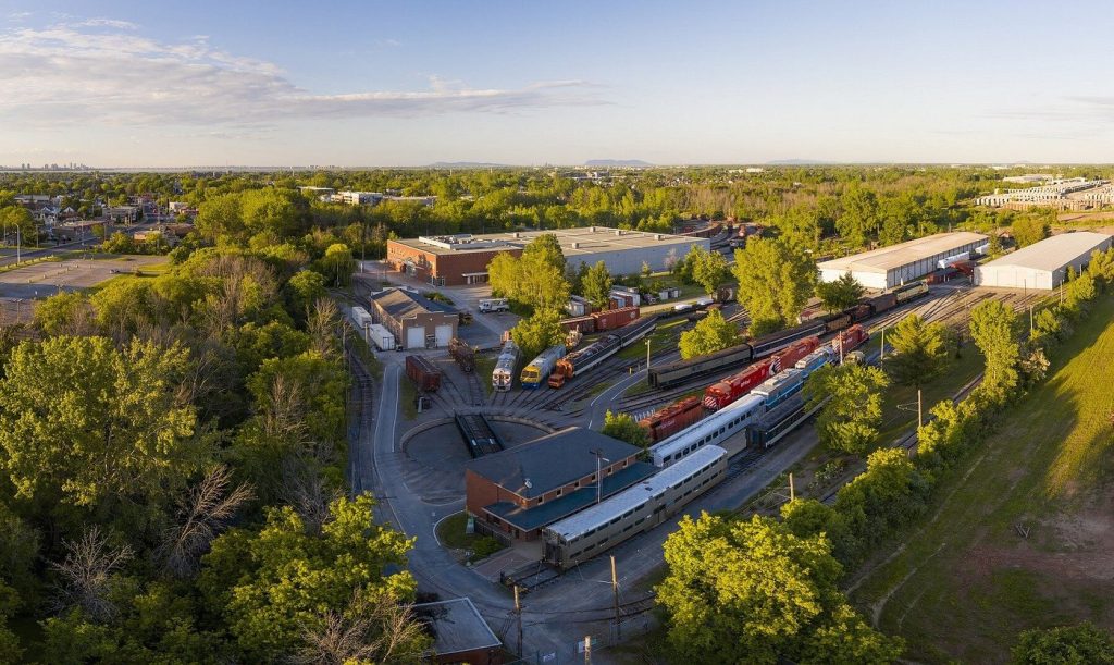 Vue aérienne de Saint-Constant sur la Rive-Sud de Montréal avec ses quartiers résidentiels et espaces verts