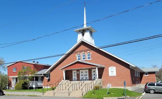Église Notre-Dame-du-Sacré-Cœur située à Brossard sur la Rive-Sud de Montréal